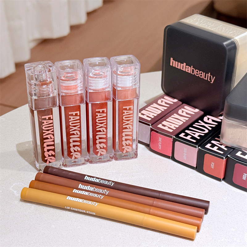 HudaBeauty Faux Filler Shiny N - Huda Beauty Makeup Bag recension och pris